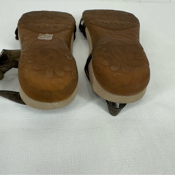Aetrex Women's 40 (9-9.5) Gabby Bronze Adjustable Sandals - Picture 15 of 17